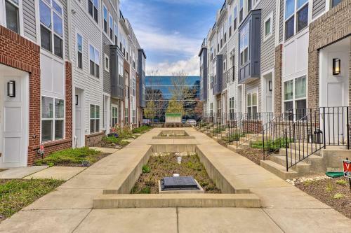 Eclectic Annapolis Townhome With Rooftop Deck!