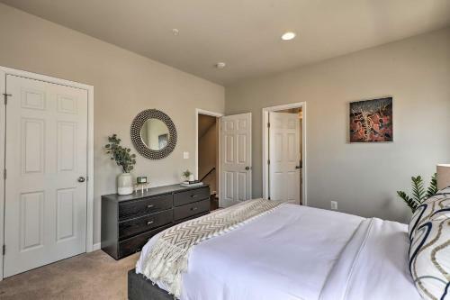 Eclectic Annapolis Townhome With Rooftop Deck!