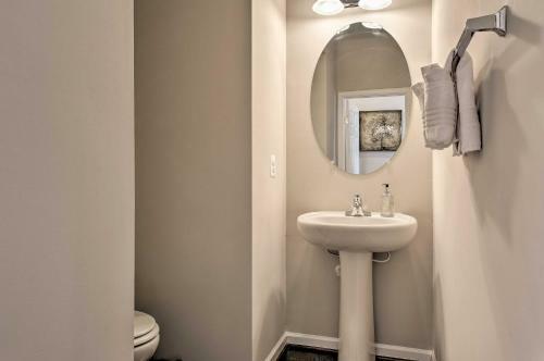 Eclectic Annapolis Townhome With Rooftop Deck!