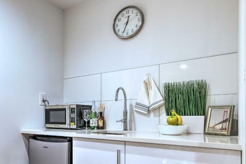 Updated Landover Apartment - Wfh Friendly!