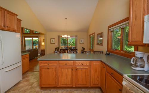 Time And Again Five-bedroom Holiday Home
