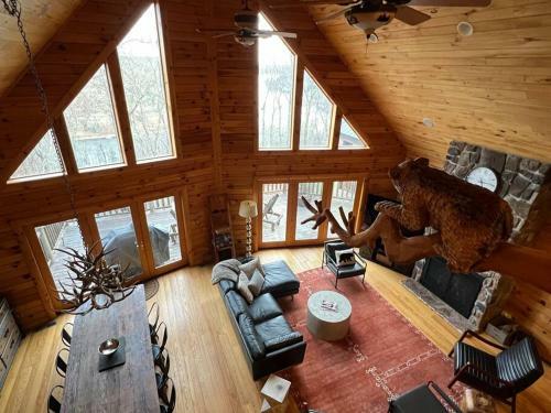 Bella Vista! Amazing Lake Views, Hot Tub, Peleton!