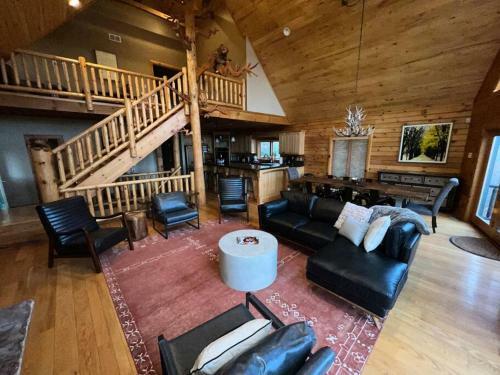 Bella Vista! Amazing Lake Views, Hot Tub, Peleton!