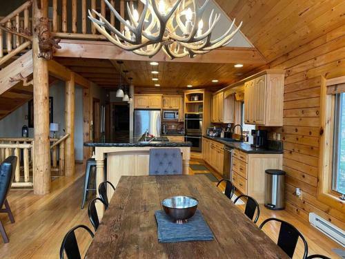 Bella Vista! Amazing Lake Views, Hot Tub, Peleton!
