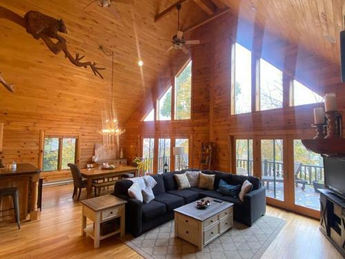Bella Vista! Amazing Lake Views, Hot Tub, Peleton!