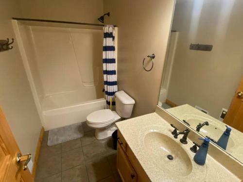 Bella Vista! Amazing Lake Views, Hot Tub, Peleton!