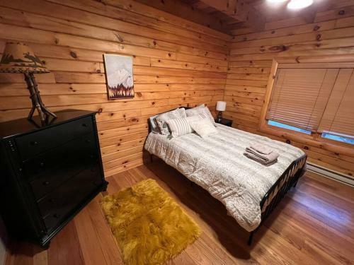Bella Vista! Amazing Lake Views, Hot Tub, Peleton!