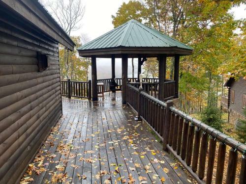 Bella Vista! Amazing Lake Views, Hot Tub, Peleton!