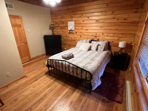 Bella Vista! Amazing Lake Views, Hot Tub, Peleton!