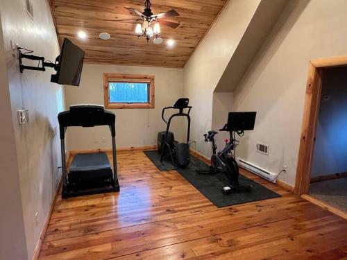 Bella Vista! Amazing Lake Views, Hot Tub, Peleton!