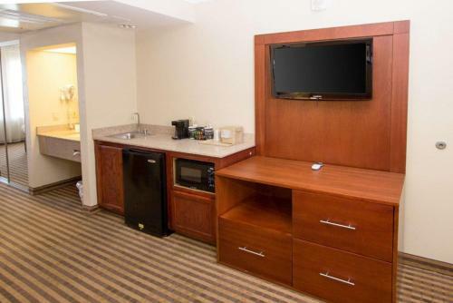 Hotel Comfort Suites Visalia