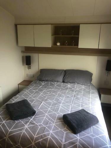 Flosh Caravan, Manor House Park