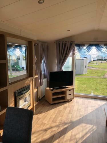 Flosh Caravan, Manor House Park