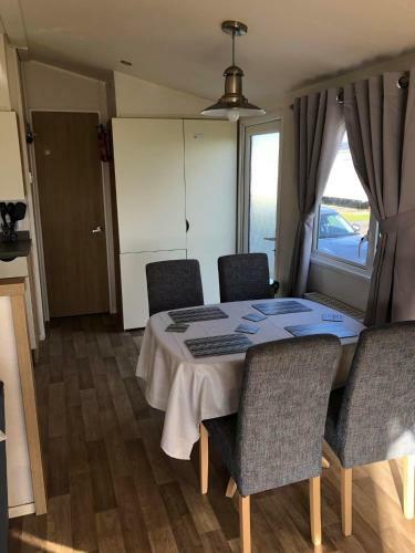 Flosh Caravan, Manor House Park