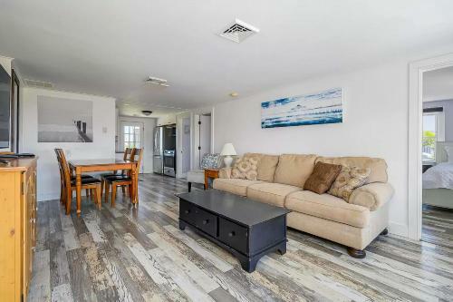 Beachside Bungalow - B