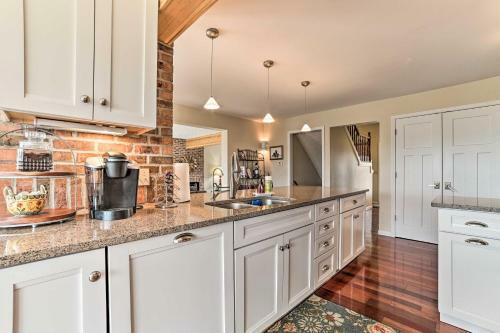 Bountiful Home With Fire Pit - Walk To Lake!