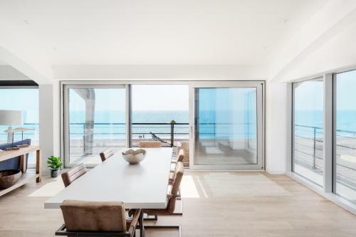 Modern Beach Apartment