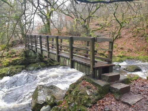 Quiet Double Bedroom In Lovely Dartmoor Village