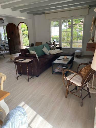 Villa � 130 M De La Plage