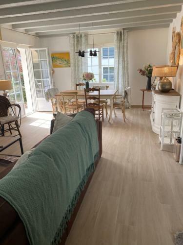 Villa � 130 M De La Plage