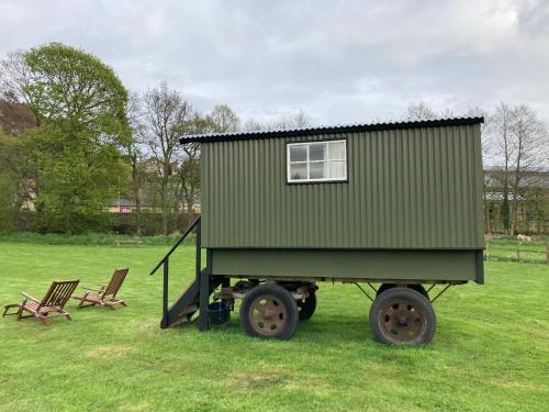 Shepherds Hut @ Tin And Canvas Glamping Pickering