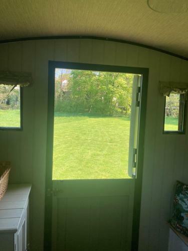 Shepherds Hut @ Tin And Canvas Glamping Pickering
