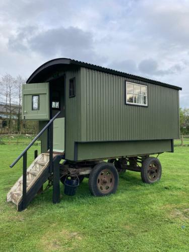 Shepherds Hut @ Tin And Canvas Glamping Pickering