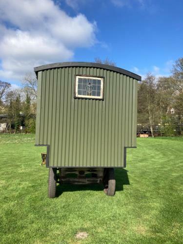 Shepherds Hut @ Tin And Canvas Glamping Pickering