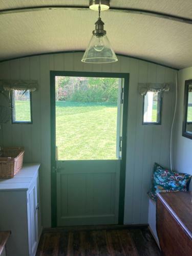 Shepherds Hut @ Tin And Canvas Glamping Pickering