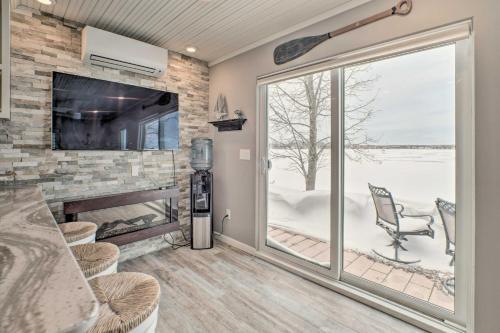 Little Floyd Lake Cabin With Private Beach!