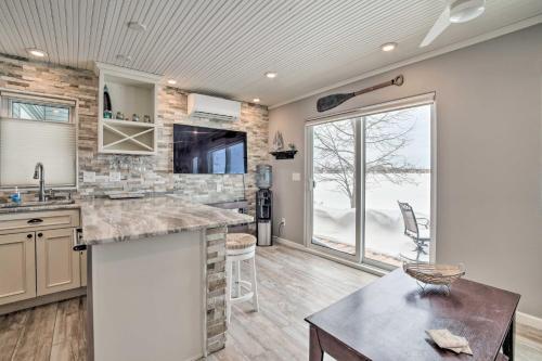 Little Floyd Lake Cabin With Private Beach!