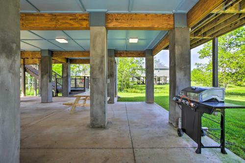 Sleek Waveland Abode With Patio, Walk To Beach!