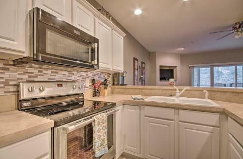 Apartamento Spacious Lakefront Condo With Community Pools!