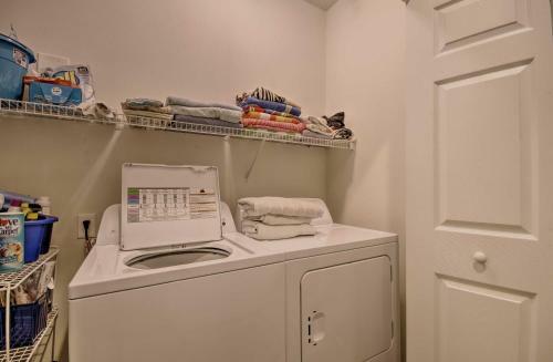 Apartamento Spacious Lakefront Condo With Community Pools!