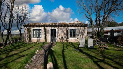 Les Libellules Du Gard - Le Cabanon Guirard