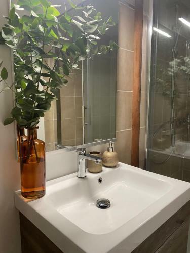 Apartamento Suite Priv�e Tha� / Jacuzzi, Home Cin�ma, Jardin
