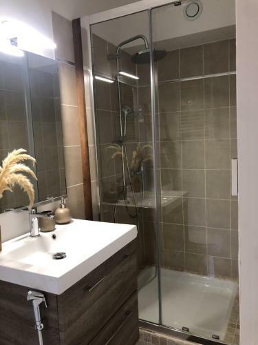 Apartamento Suite Priv�e Tha� / Jacuzzi, Home Cin�ma, Jardin