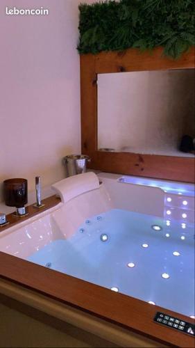 Apartamento Suite Priv�e Tha� / Jacuzzi, Home Cin�ma, Jardin