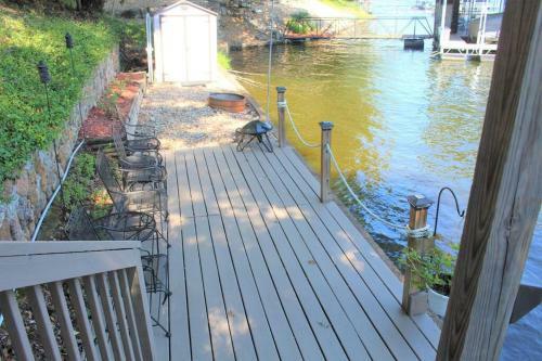The Anchor House - Beautiful And Spacious Vacation Retreat