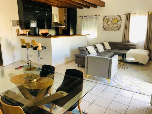 Villa Au Bord De L Etange Et Plage. De