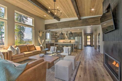 Modern And Newly Built Cabin Ski, Fish, Hike!