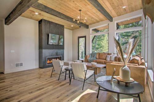 Modern And Newly Built Cabin Ski, Fish, Hike!