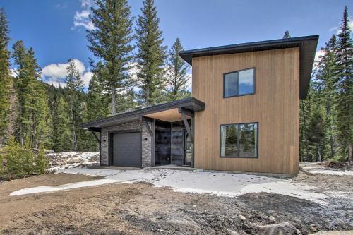 Modern And Newly Built Cabin Ski, Fish, Hike!