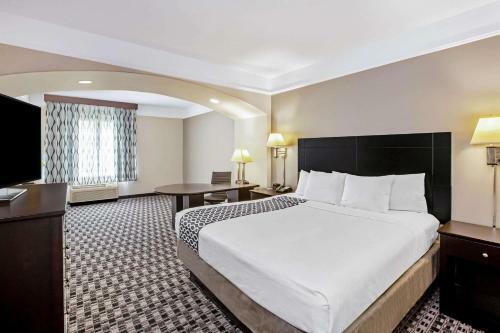Hotel La Quinta By Wyndham Deer Park