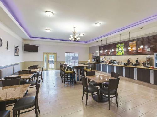 Hotel La Quinta By Wyndham Deer Park