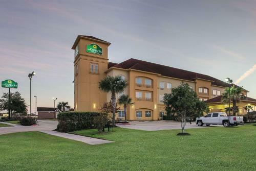 Hotel La Quinta By Wyndham Deer Park