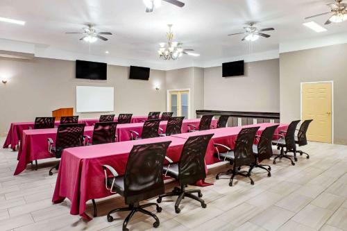 Hotel La Quinta By Wyndham Deer Park