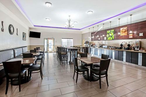 Hotel La Quinta By Wyndham Deer Park