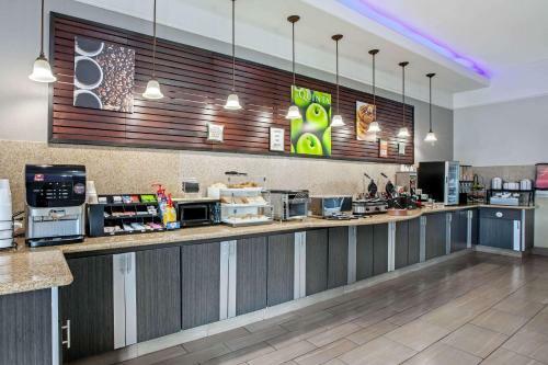 Hotel La Quinta By Wyndham Deer Park