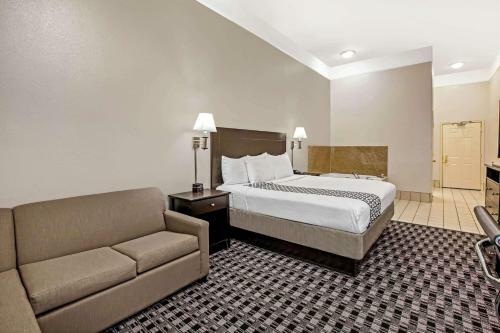 Hotel La Quinta By Wyndham Deer Park